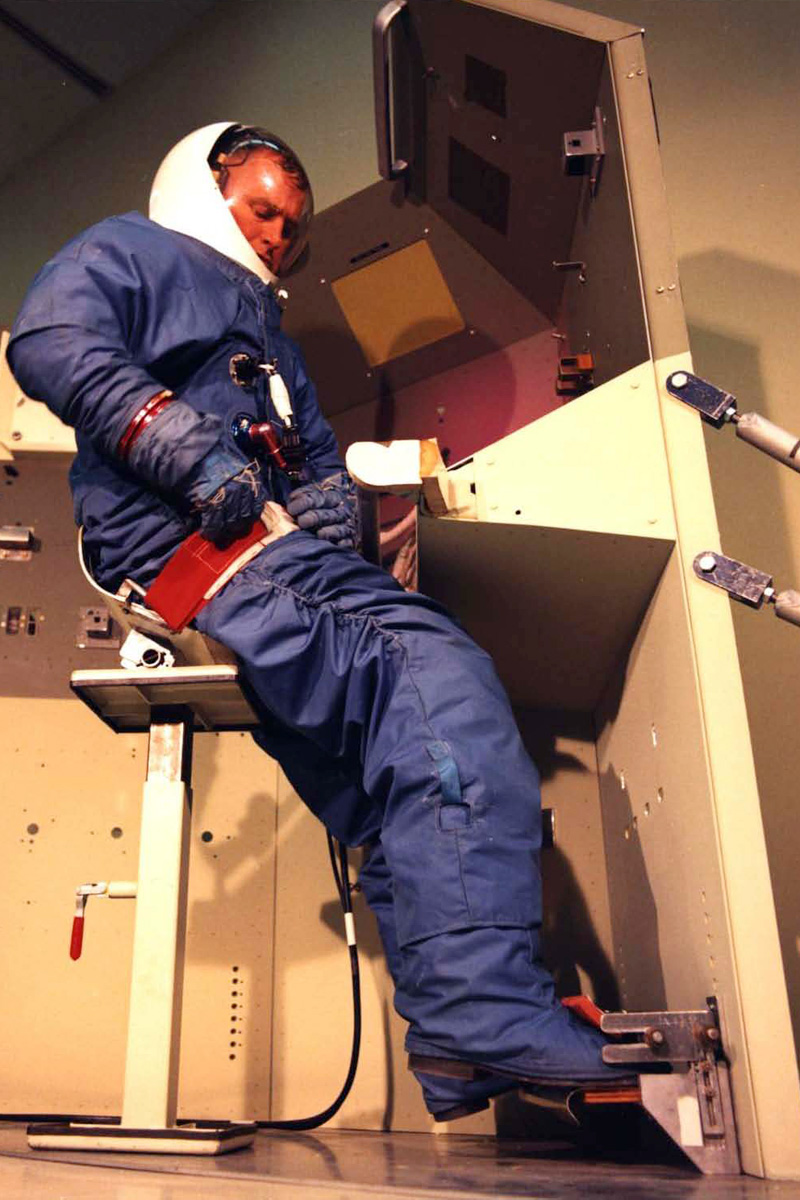 Illustration for article titled Newly Declassified Photos Show The Crewed USAF Spy Spacecraft That Almost Was